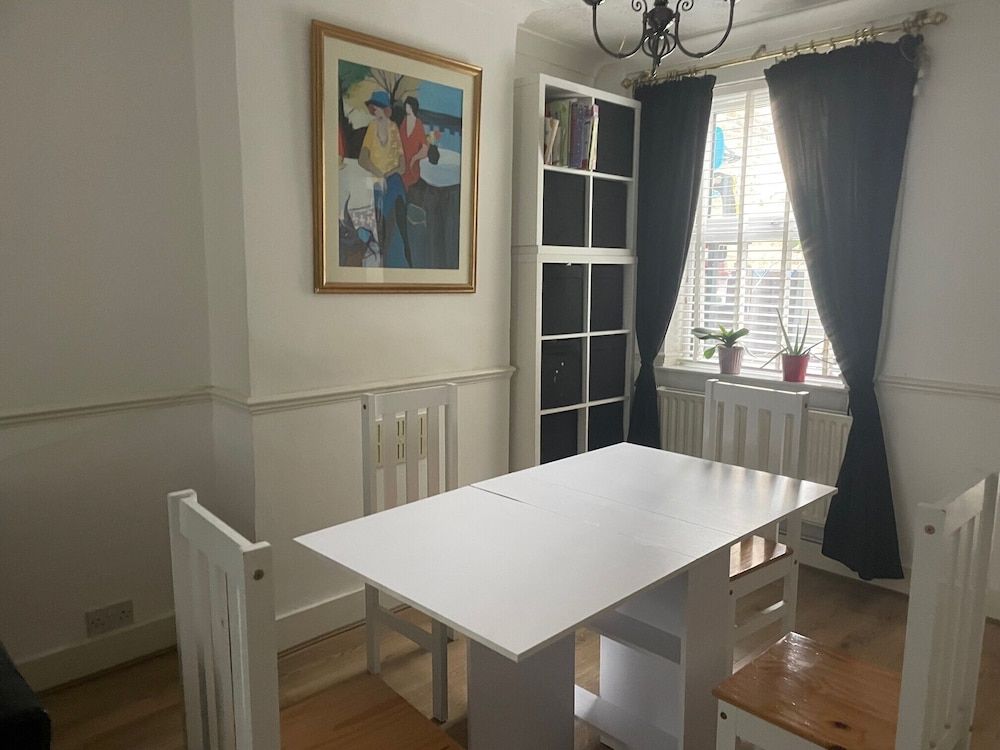 undefined Impeccable 2-bed House in Leytonstone East London 8