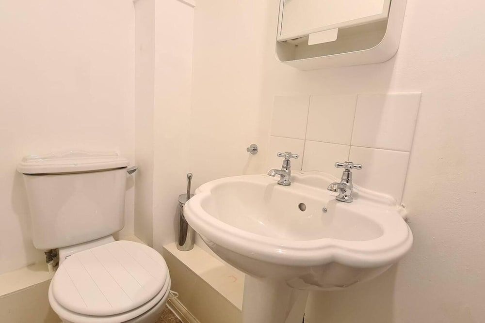 undefined Charming 3-bed House in London With Jacuzzi 9