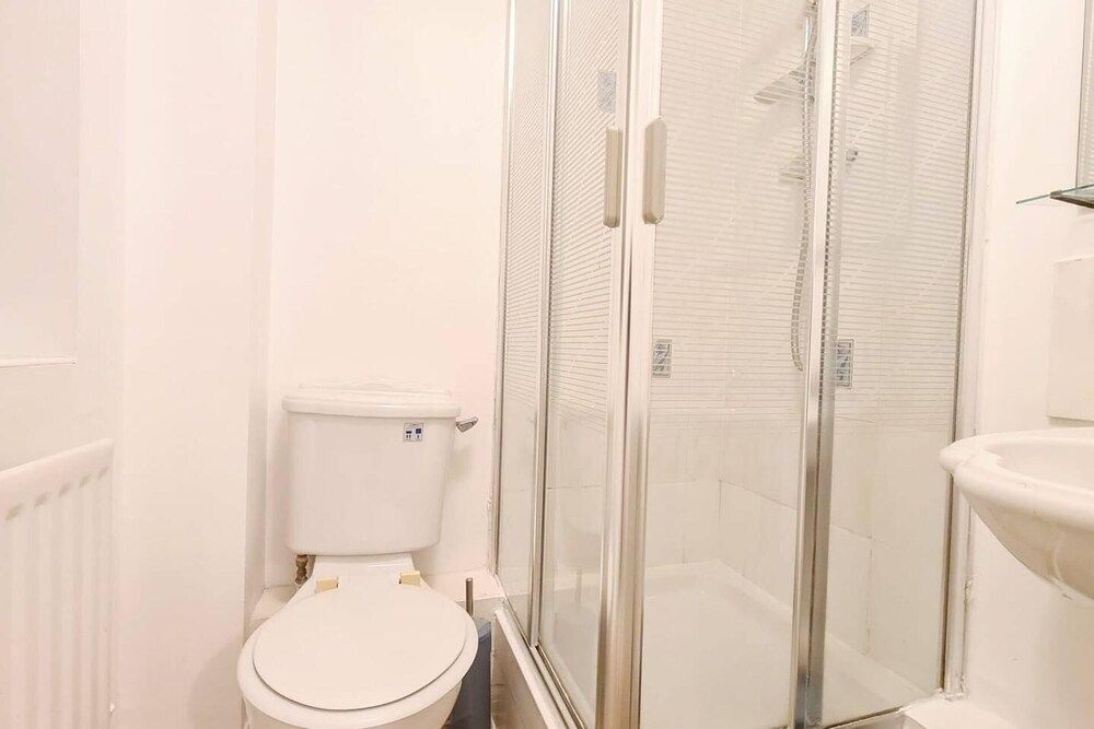 undefined Charming 3-bed House in London With Jacuzzi 10