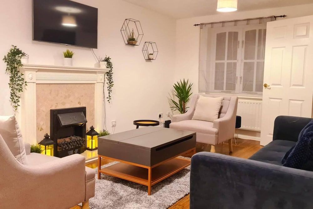 undefined Charming 3-bed House in London With Jacuzzi 8