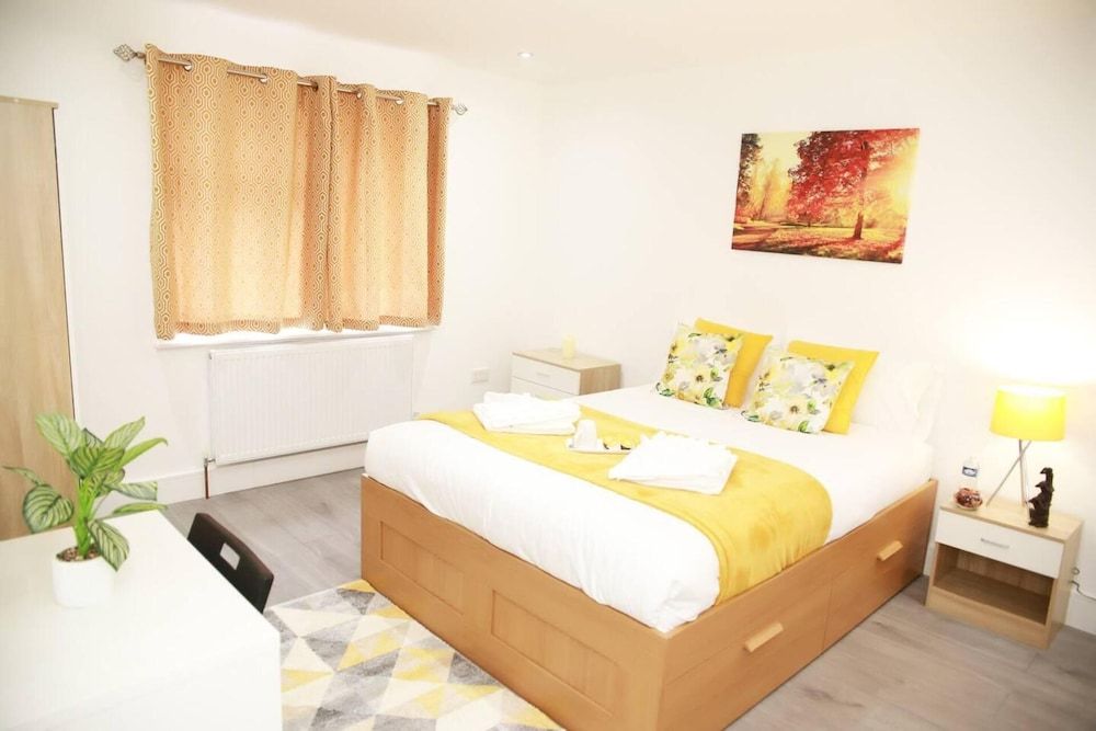 undefined Deluxe 4-bed House Close2 Wembley Stadium 4