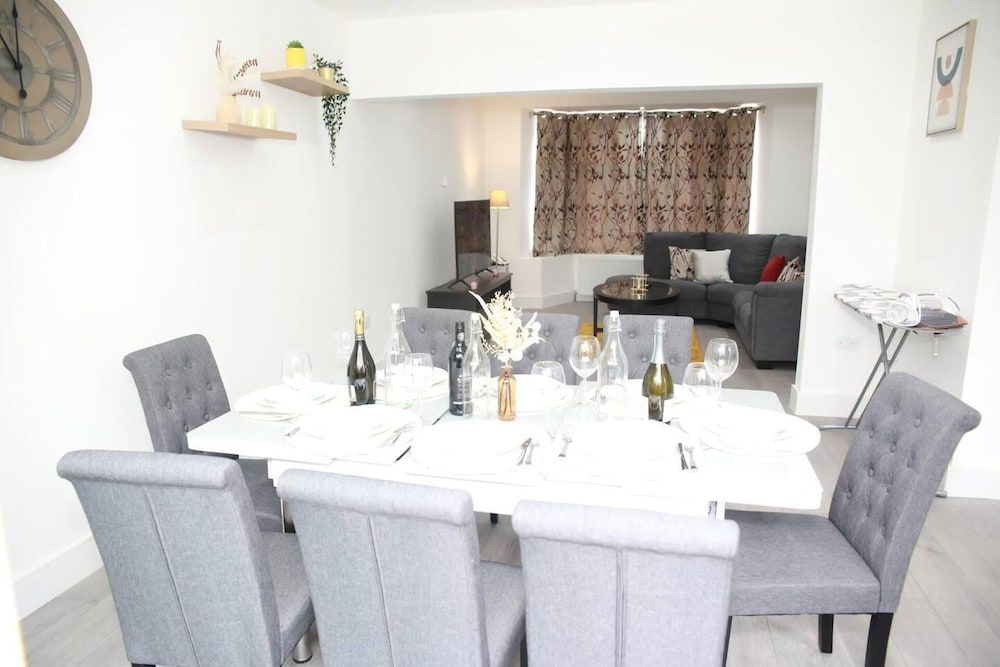 undefined Deluxe 4-bed House Close2 Wembley Stadium 8