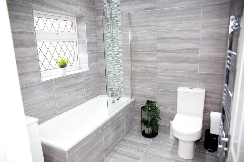 Deluxe 4-bed House Close2 Wembley Stadium House 29