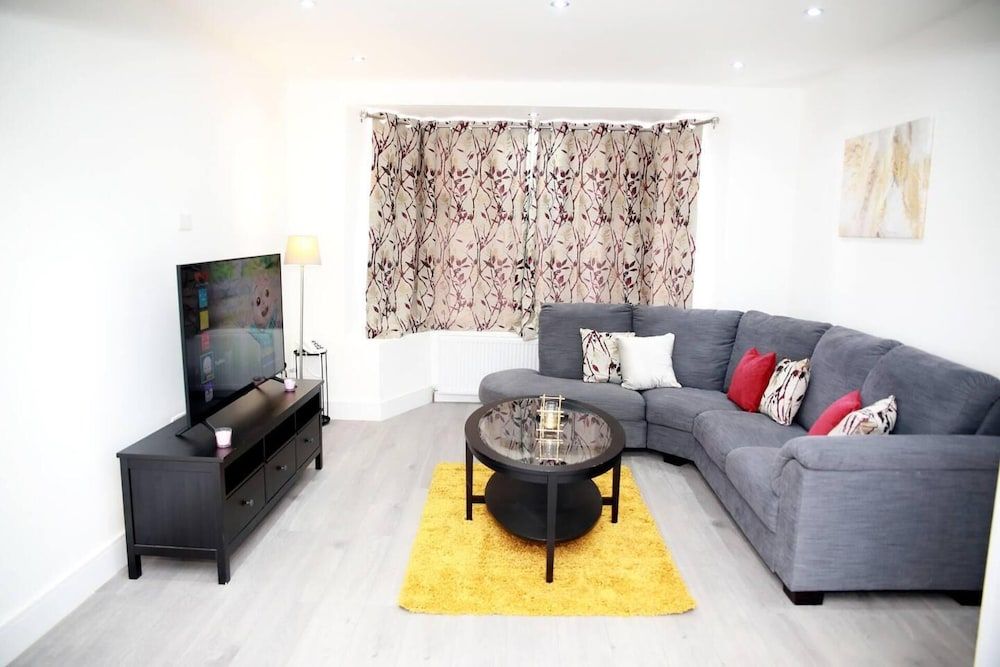 Deluxe 4-bed House Close2 Wembley Stadium House 23