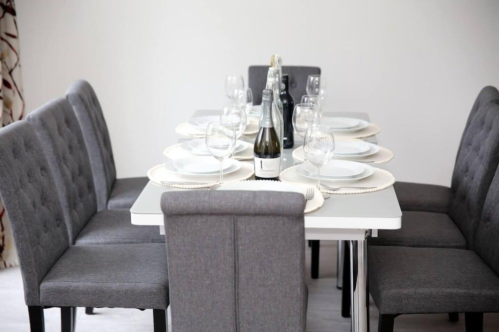 undefined Deluxe 4-bed House Close2 Wembley Stadium 6