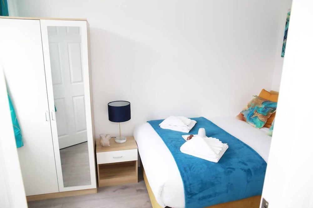 Deluxe 4-bed House Close2 Wembley Stadium House 9