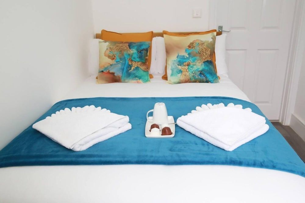 Deluxe 4-bed House Close2 Wembley Stadium House 10