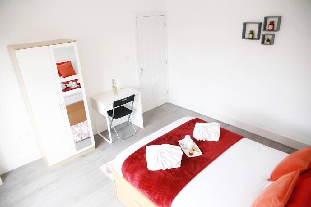 undefined Deluxe 4-bed House Close2 Wembley Stadium