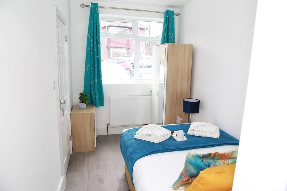 Deluxe 4-bed House Close2 Wembley Stadium House 21