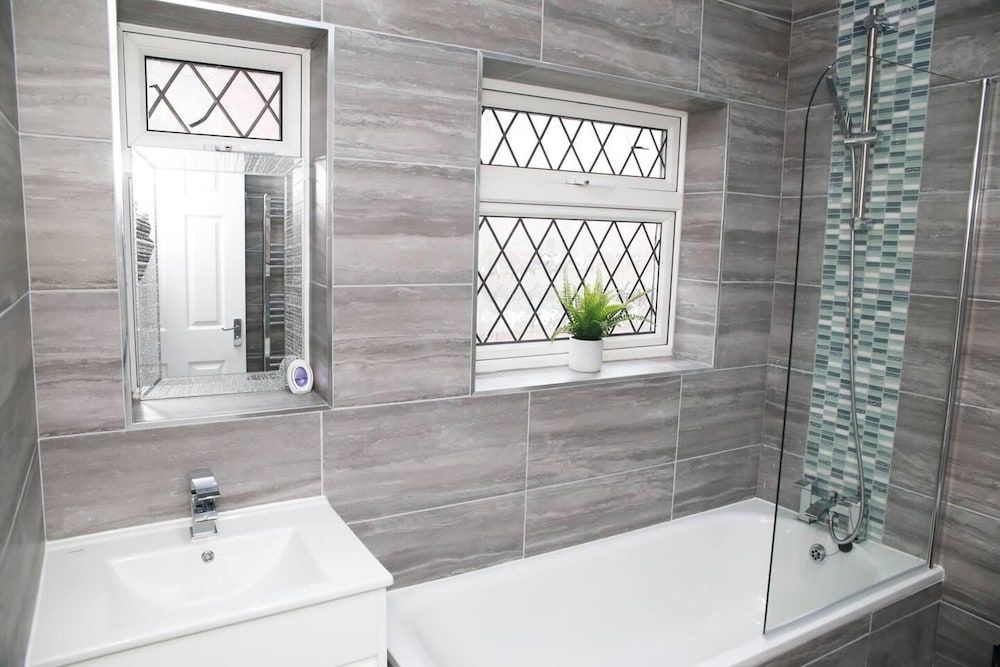 Deluxe 4-bed House Close2 Wembley Stadium House 28