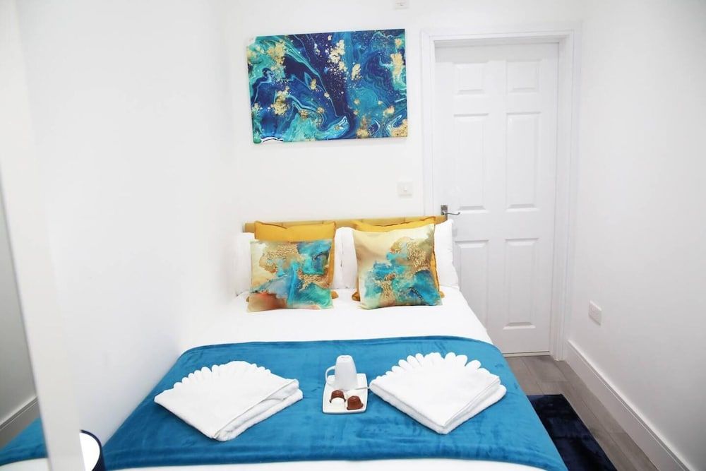 Deluxe 4-bed House Close2 Wembley Stadium House 22