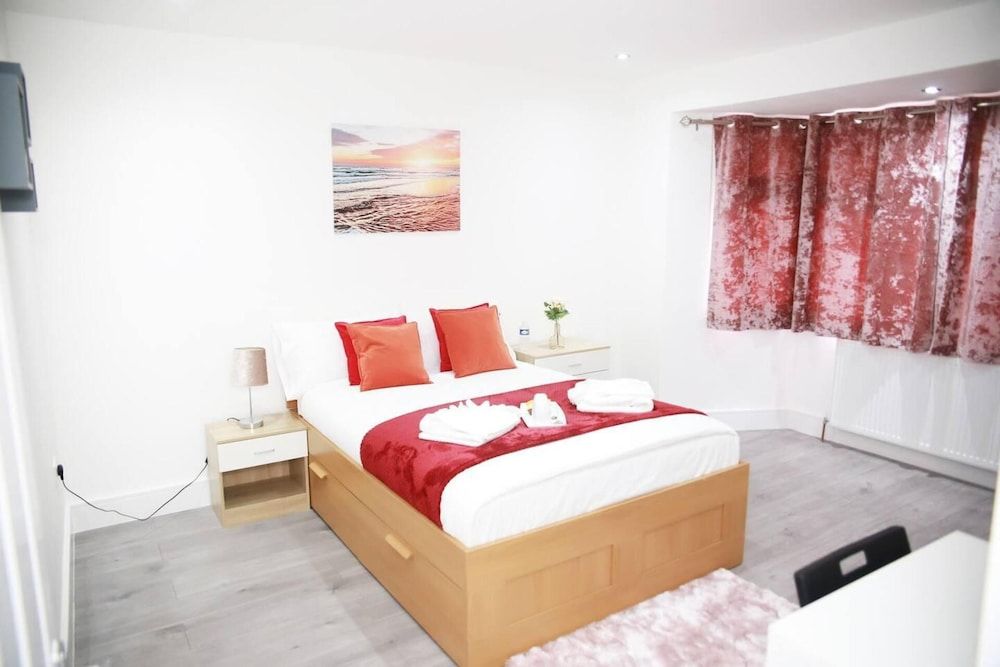 Deluxe 4-bed House Close2 Wembley Stadium House 14