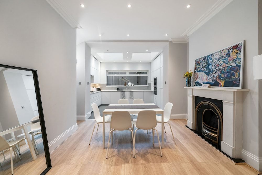 undefined Modern Townhouse With Cinema Room in London SE1 5