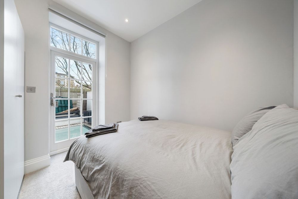 undefined Modern Townhouse With Cinema Room in London SE1 10