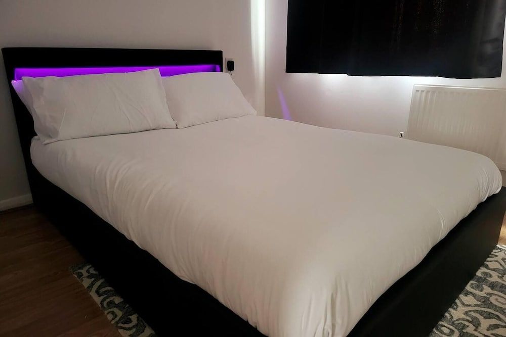 undefined Immaculate 2-bed House in London 2