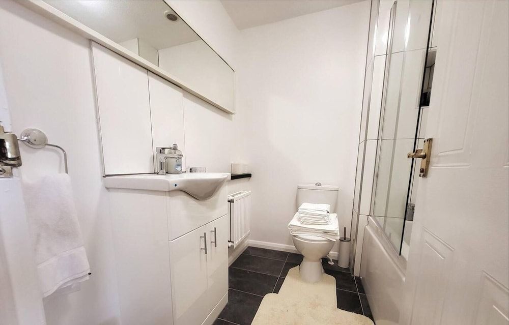 undefined Immaculate 2-bed House in London 6