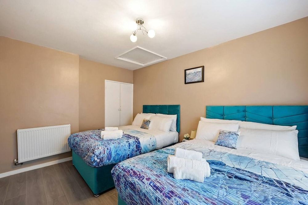 undefined Modern 3-bed House in London Close to City Airport 6