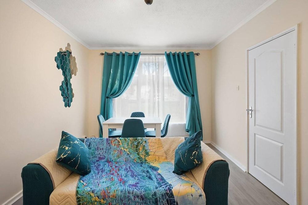 Modern 3-bed House in London Close to City Airport House 16