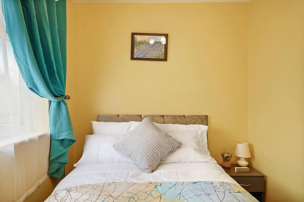 undefined Modern 3-bed House in London Close to City Airport 4