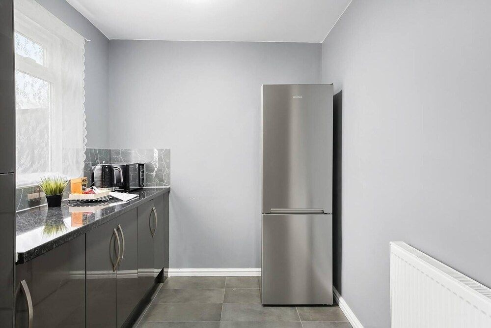 undefined Modern 3-bed House in London Close to City Airport 10