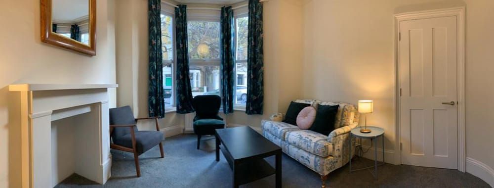 undefined Very Large and Splendid Terrace House in London 10