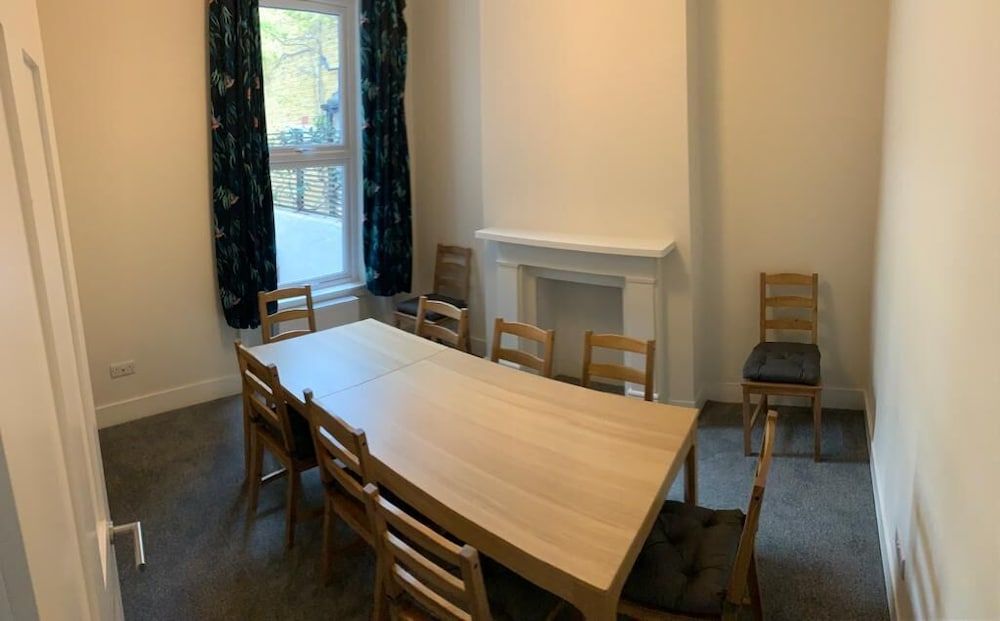 undefined Very Large and Splendid Terrace House in London 2