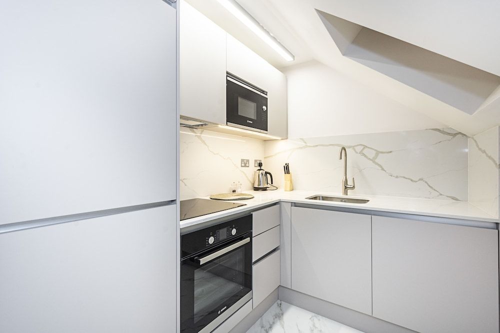 undefined Billionaire Suites Kensington 5