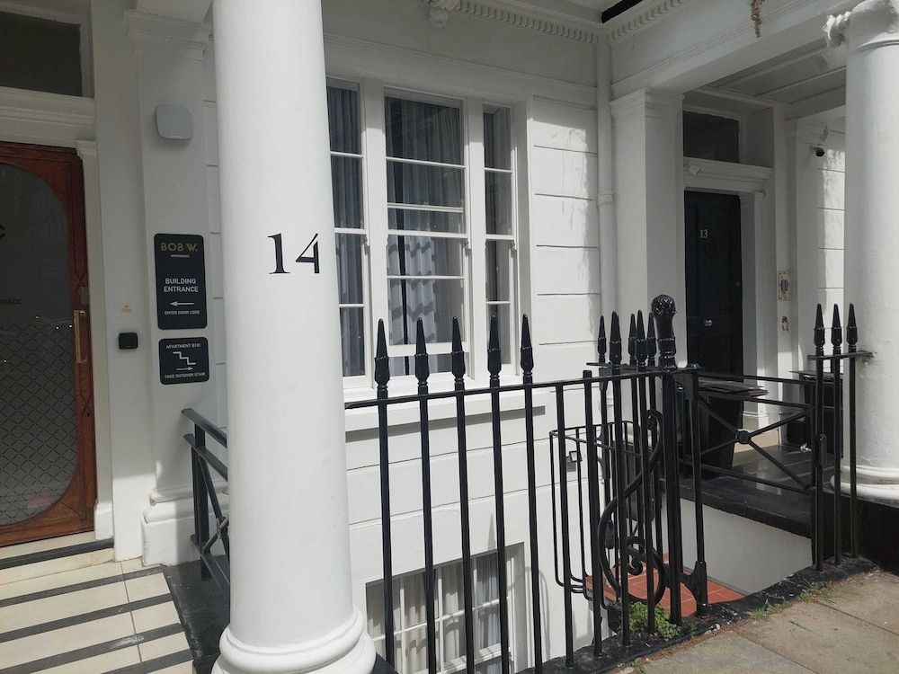 undefined Bob W Hyde Park 6