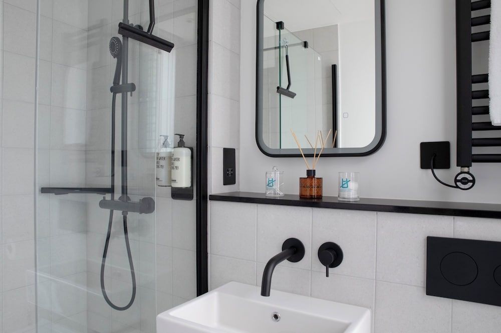 Bob W Tower Hill Studios Double Room 5