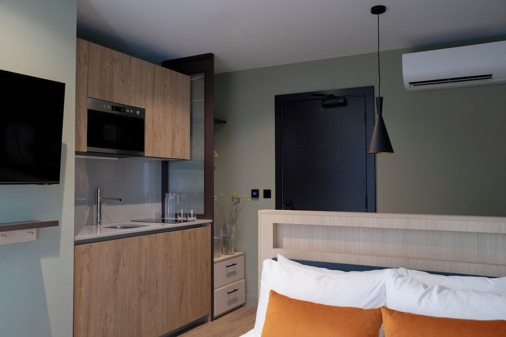 Bob W Tower Hill Studios Double Room 8