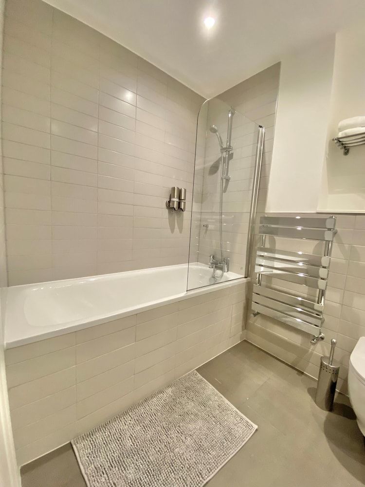 Goodwin Basic Double Room (Private External Bathroom) 5