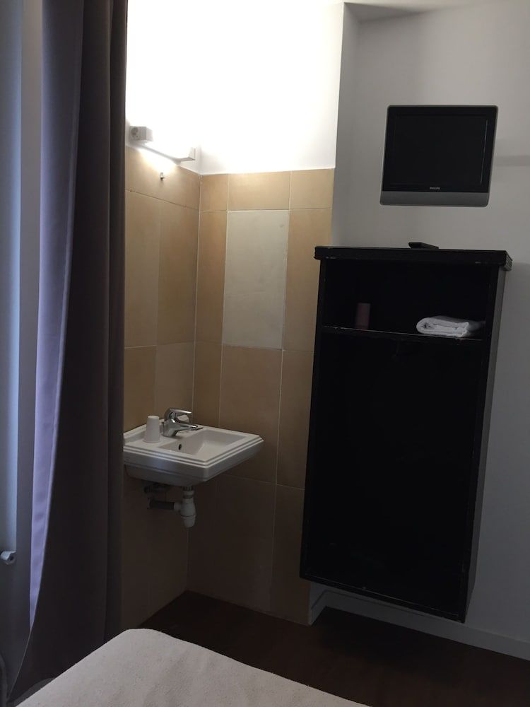 Hotel Tingis Economy Single Room, 1 Twin Bed, Shared Bathroom 3