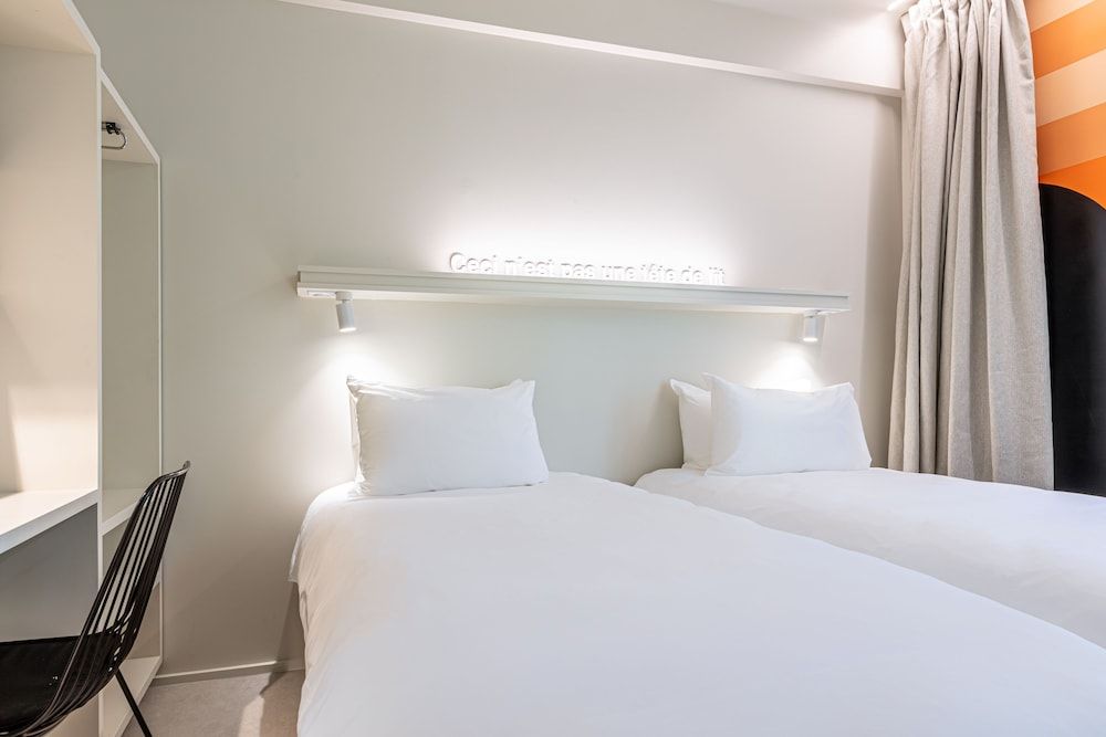 Graphik Montparnasse Classic Twin Room 2