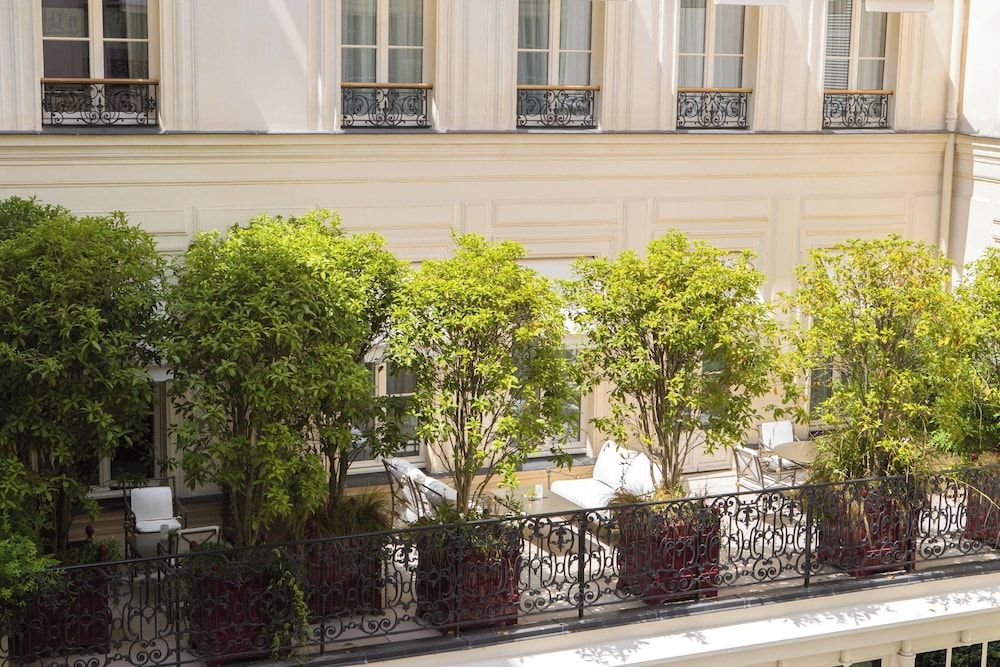undefined La Reserve Paris Hotel and Spa 4