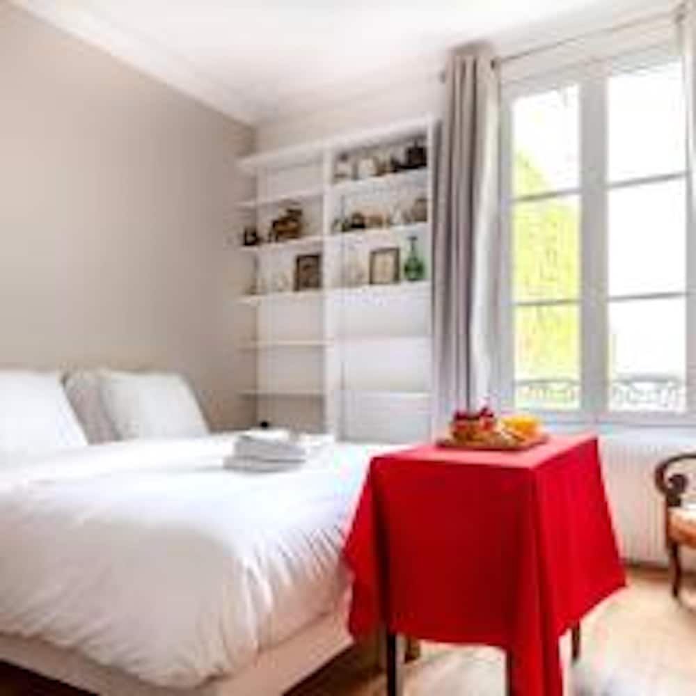 undefined Eiffel Tower Lourmel Residence