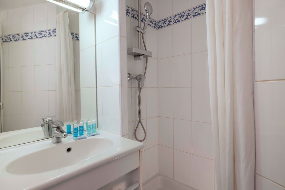 Grand Hôtel du Calvados - Opéra Classic Room, 1 Double Bed 11