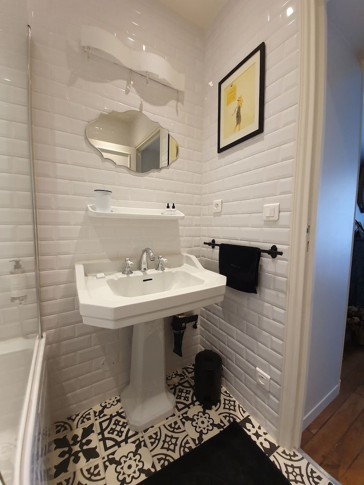 Chez Pepe Merle Basic Room, Bathtub 3
