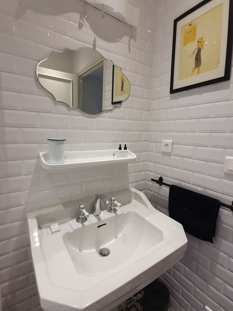 Chez Pepe Merle Basic Room, Bathtub 6