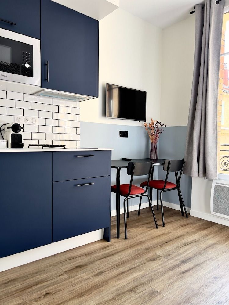 YAYS Paris Zola by Numa Medium Studio with Kitchen 9