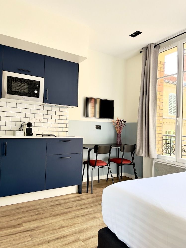 YAYS Paris Zola by Numa Medium Studio with Kitchen 7