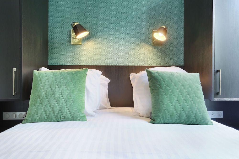 undefined YAYS Paris Zola by Numa 9