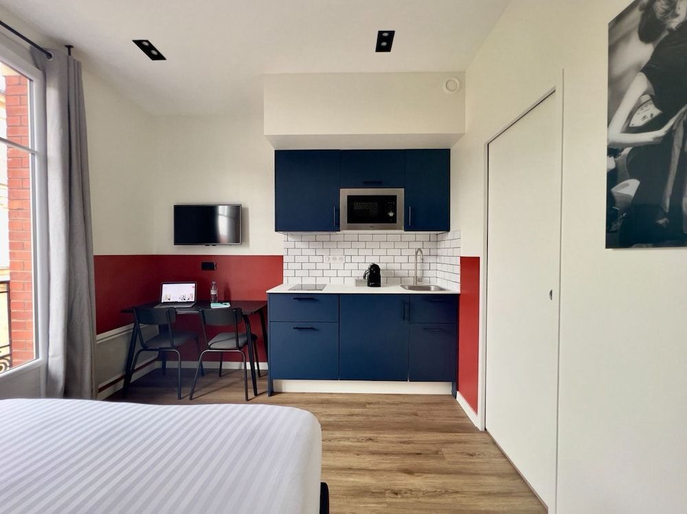 YAYS Paris Zola by Numa Medium Studio with Kitchen and Balcony 11
