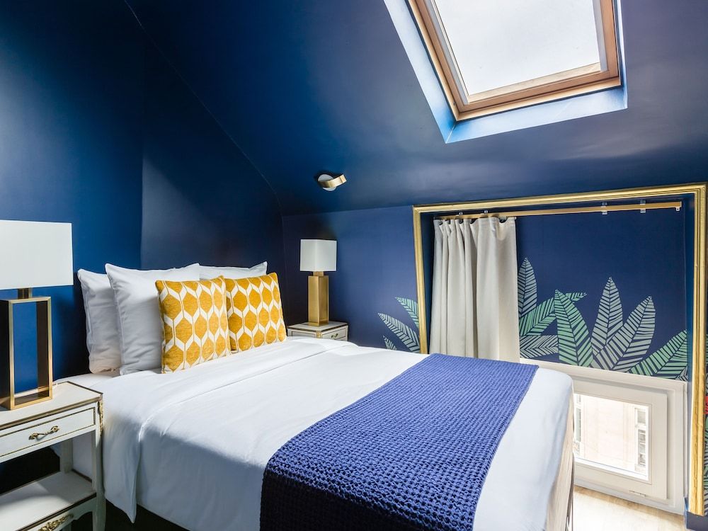 Luxury 2 Bedroom Duplex - Beautiful Monument View Luxury Apartment, Multiple Beds, City View 4