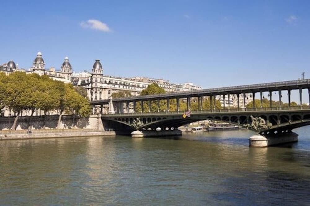 undefined Eiffel Tower Saint Residence