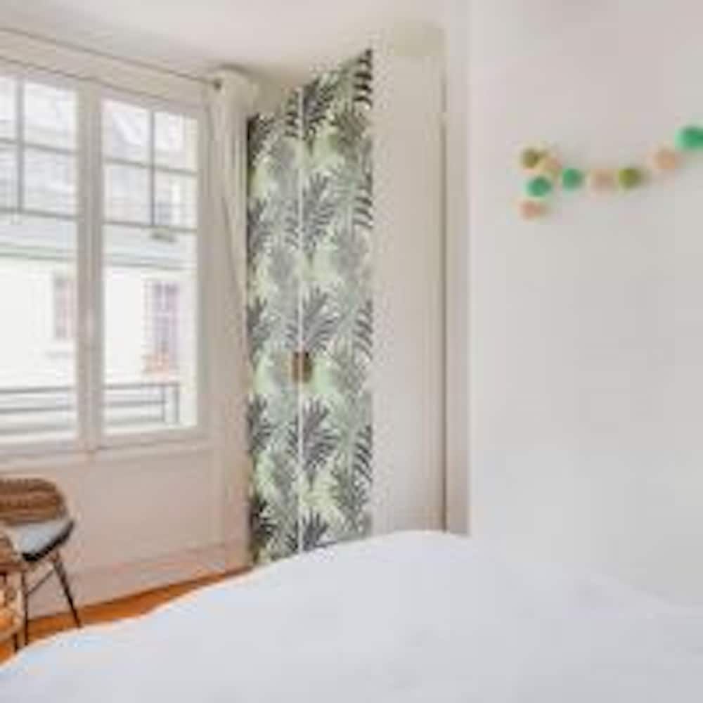 undefined Eiffel Tower Saint Residence 4