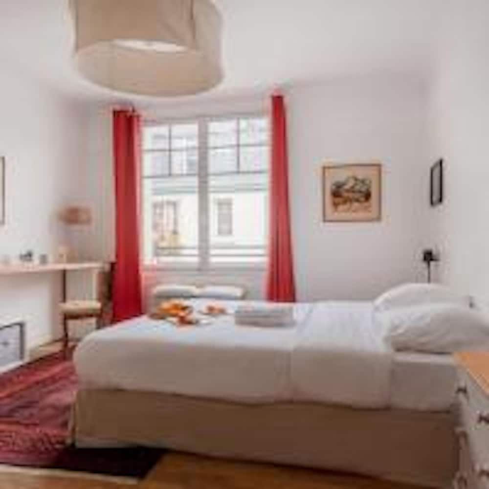 undefined Eiffel Tower Saint Residence 6