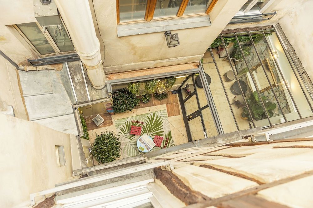 undefined Young & Happy Latin Quarter by Hiphophostels 6