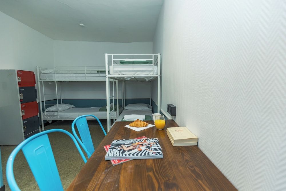 Young & Happy Latin Quarter by Hiphophostels Quadruple Room