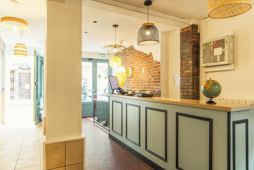 undefined Young & Happy Latin Quarter by Hiphophostels 10