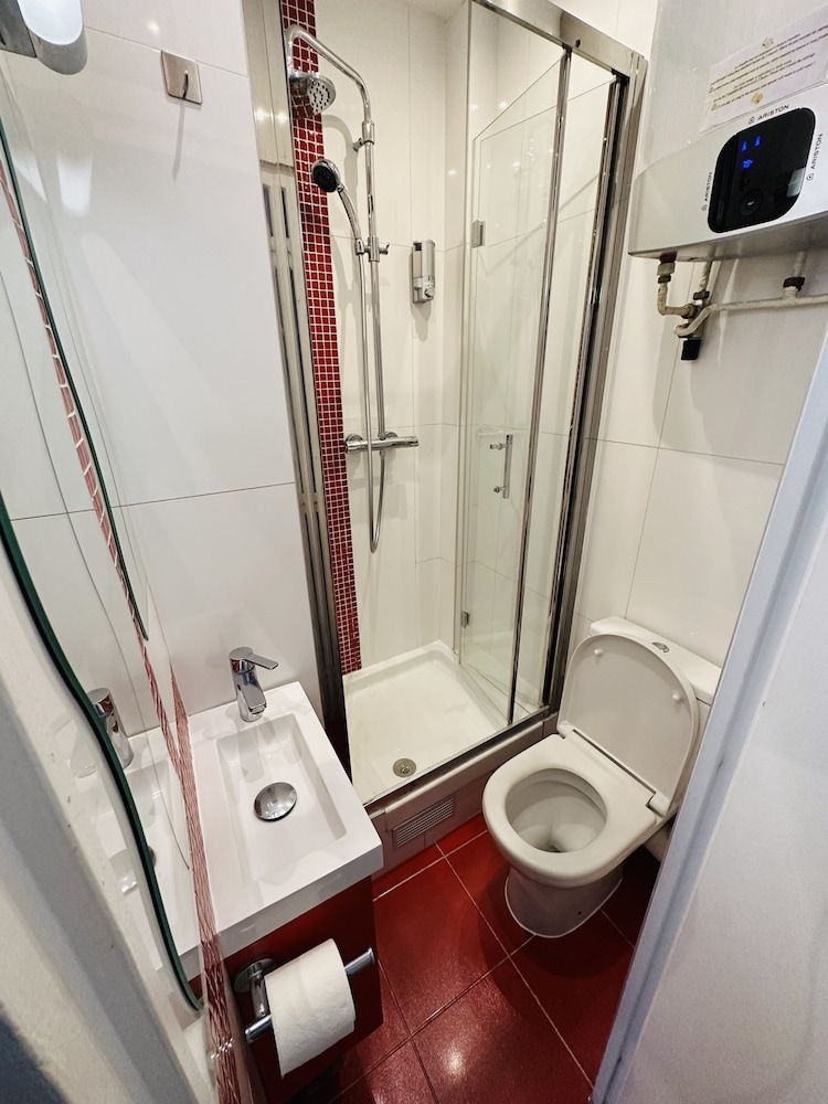 Béatrice et Emmanuel Meublé Eiffel Standard Studio 14